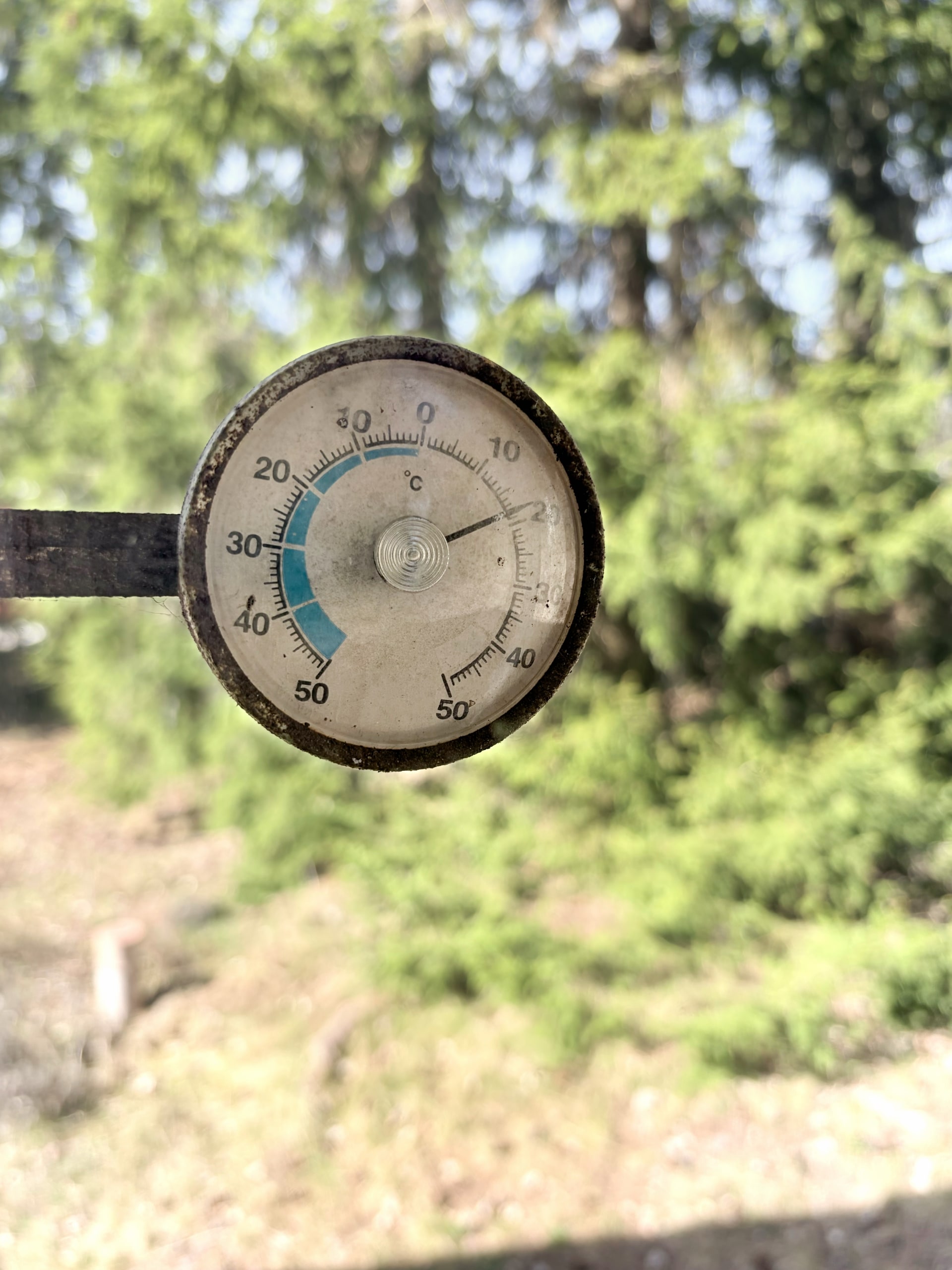 Termometer som visar närmare 20C i skuggan
